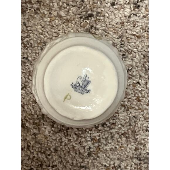 Belleek Shamrock Vase. Vintage 1989 - Picture 4 of 6